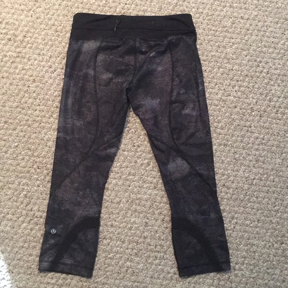 Lululemon run inspire crop size 6 - Picture 2 of 6